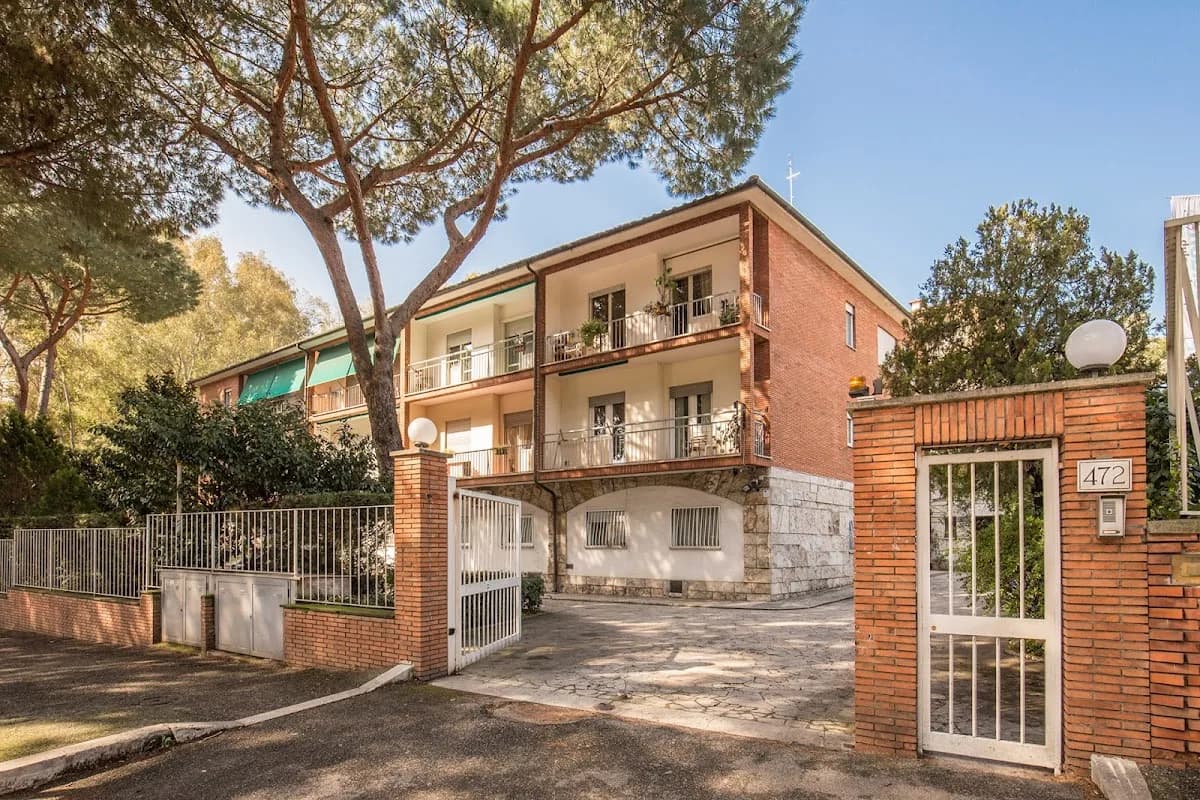 Casa Albergo Lisa Lerici Suore Di Nevers - Roma