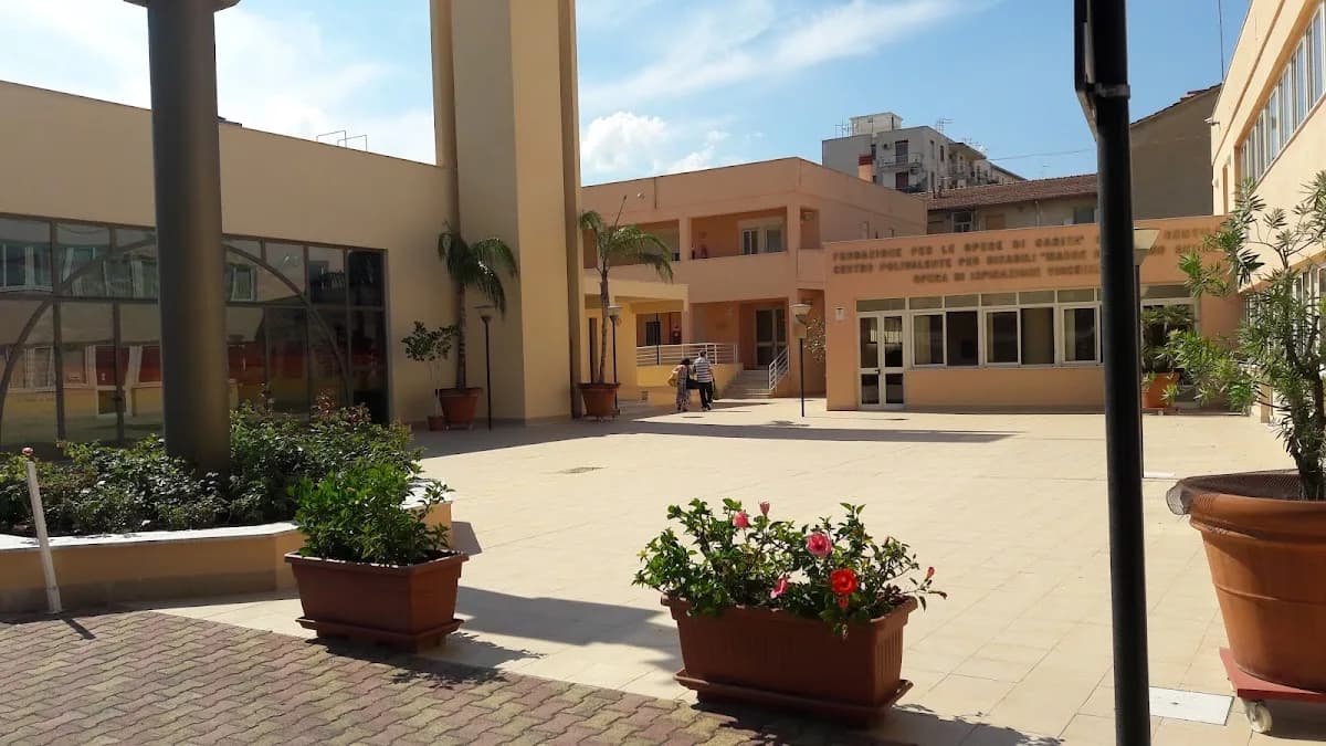 Casa Di Riposo Centro Madre Del Divino Amore Fondazione Opere Di Carita R. Gentile - Palermo