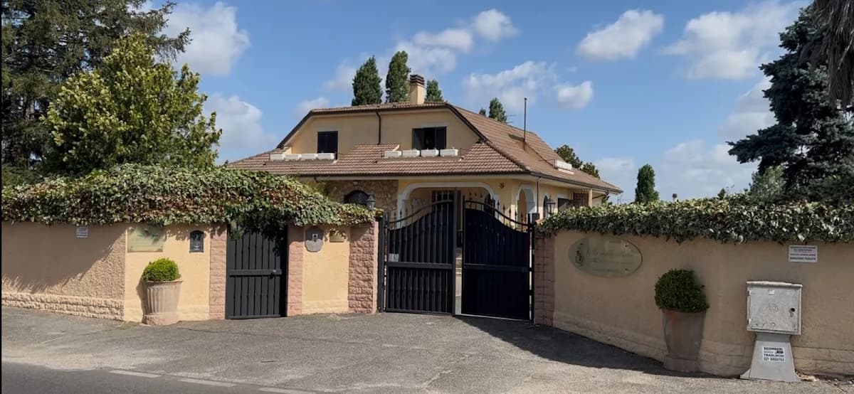 Casa Di Riposo Per Anziani La Farfalla - Roma