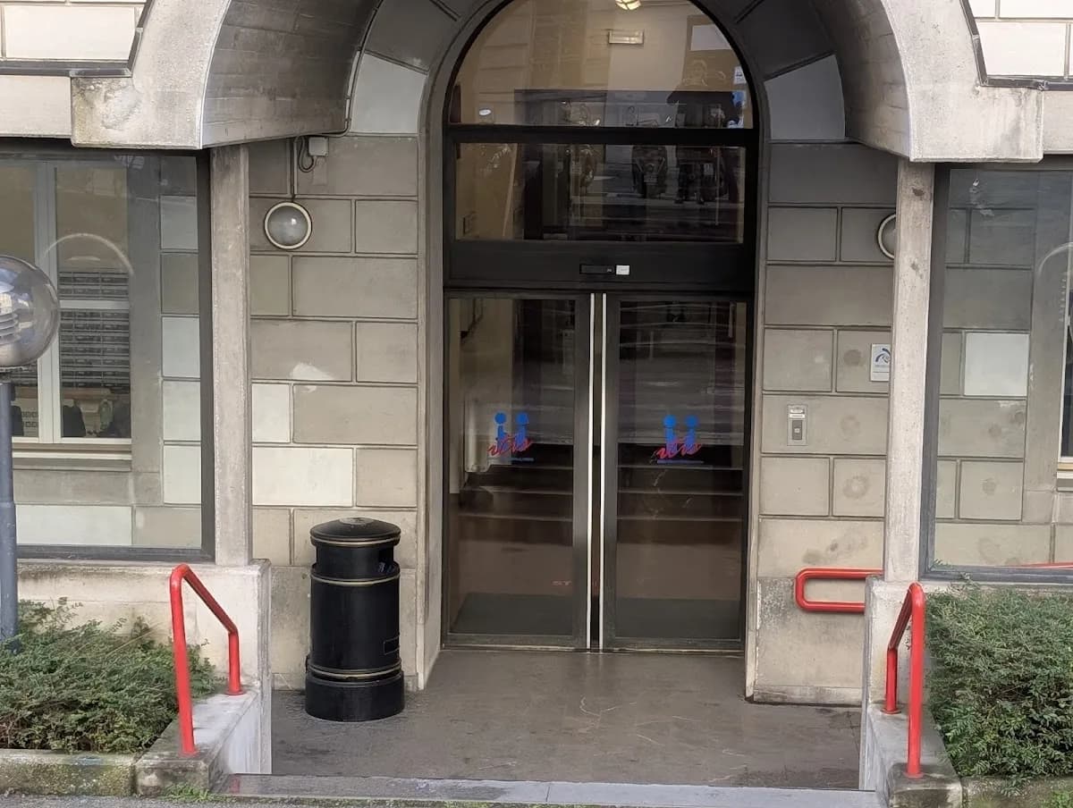 Centro Servizi Asp I. T. I. S. Di Trieste - Trieste